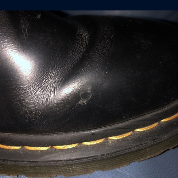 DOC MARTEN boots. - Picture 3 of 6